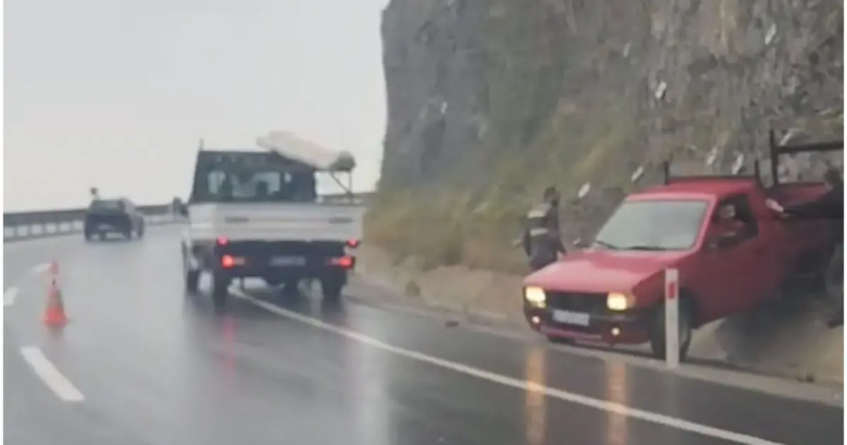 Kozlu'da kaza: Su kanalına savruldu