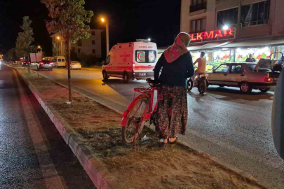 Yaşlı adam yaralandı! Eşi bisikletini taşıdı