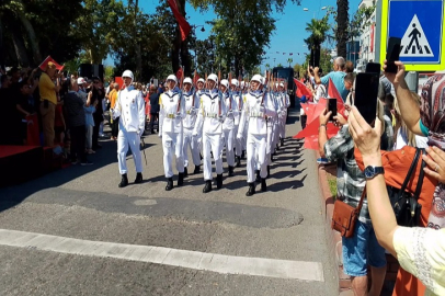 "Vatan Sana Canım Feda, Ne Mutlu Türk'üm Diyene"