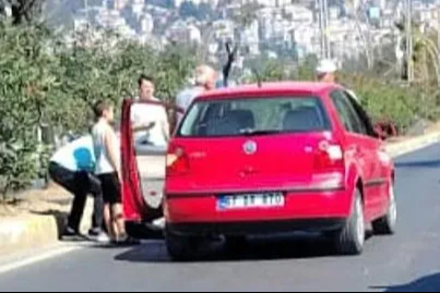 Kadına otomobil çarptı!