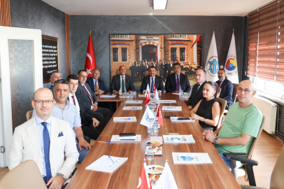Vali Osman Hacıbektaşoğlu’ndan Deniz Ticaret Odası’na ziyaret