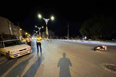 Otomobille çarpışan motosikletteki 2 kişi yaralandı....