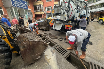 ALAPLI’DA SAĞANAK YAĞMUR SONRASI BELEDİYE EKİPLERİ SEFERBER OLDU.