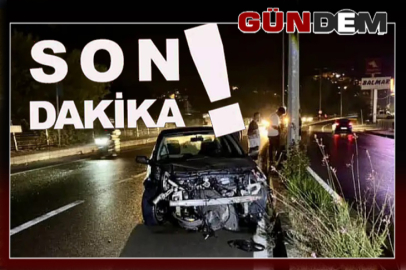 Otomobil Aydınlatma Direğine Çarparak 30 Metre Sürüklendi