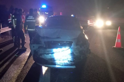 Tıra çarpan otomobil hurdaya döndü!