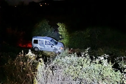 İki aracın çarpıştığı kazada araçlardan biri şarampole uçtu ...