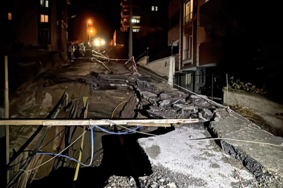 İnşaat Sahası Yanında Yol Çöktü!