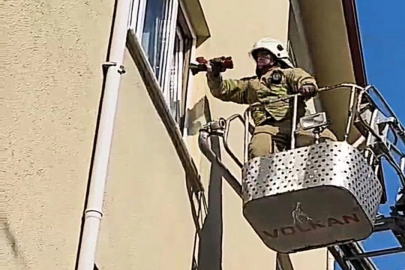 Evin camı kırılarak kurtarıldı!!!