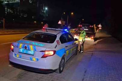 Polisi gören kaçmaya çalıştı!
