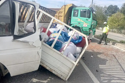 Hafriyat Kamyonu ile Kamyonet Çarpıştı!