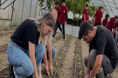 Genç Çiftçiler Serada Yetişiyor ...