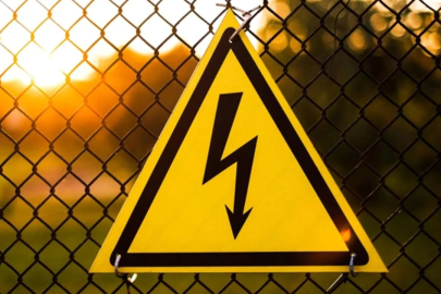 Elektrik akımına kapılarak felç geçirdi!