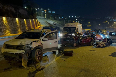 4 aracın karıştığı zincirleme kazada 3 kişi yaralandı!