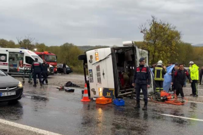 İşçi servisi devrildi: 1 ölü, 19 yaralı