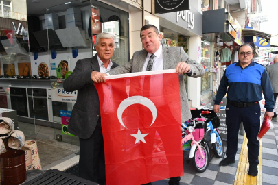 Başkan Tekin; ‘Haydi Alaplı, Cumhuriyetimizin 102. yılını hep birlikte coşkuyla kutlayalım’.