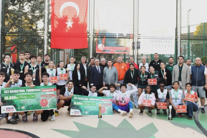Bursa Osmangazi’de basketler Cumhuriyet için atıldı