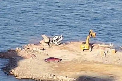 Hafriyat kamyonu yan yattı!