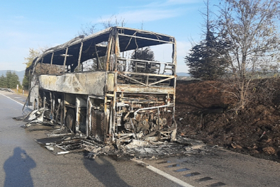 Seyir halindeki yolcu otobüsü alev topuna döndü!