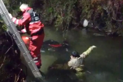 Motosiklet dereye uçtu!