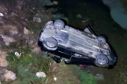Alkollü sürücü dereye uçtu! 1 ölü 1 yaralı