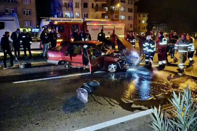 Otomobil Direğe Çarptı, 2 Yaralı!