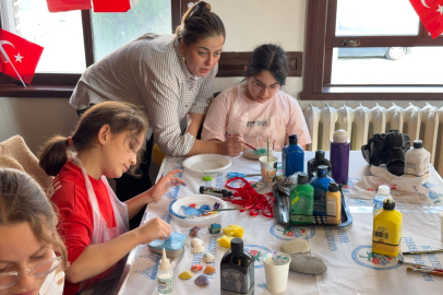 KENT MÜZESİ TAŞ BOYAMA ATÖLYESİNDE RENKLİ ANLAR