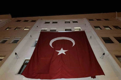 Karabük'lü şehidin baba ocağına Türk bayrağı asıldı!