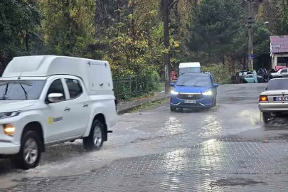 Zonguldak'ta yağmur sonrası yollar göle döndü!