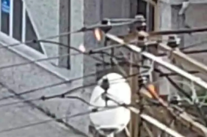 Elektrik direğinde yangın çıktı!