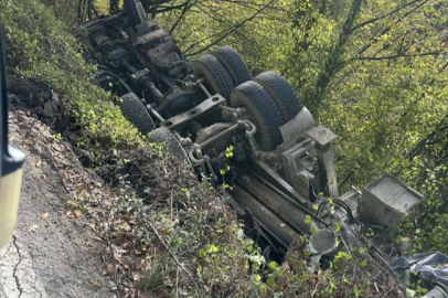 Tır şarampole yuvarlandı ...