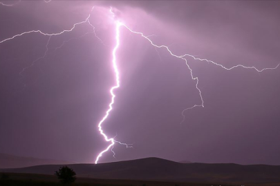 Düşen yıldırım 6 mahalleyi susuz bıraktı