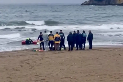 Ters Dönmüş Bot Üzerinde Mahsur Kaldılar!