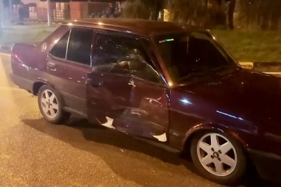 Kavşakta iki otomobil çarpıştı; 1 kişi yaralı