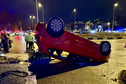 Polisin dur ihtarına uymayan araç kaza yaptı, 3 yaralı