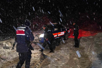 Karda mahsur kalan vatandaş kurtarıldı ...