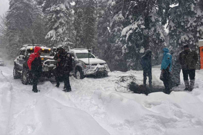 Yaylada mahsur kalan 7 kişi kurtarıldı!