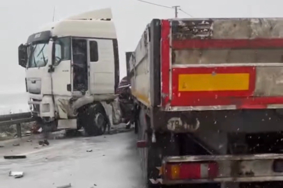 Tır makaslaması çevre yolunu kapattı!
