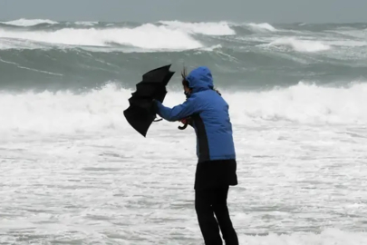 Meteorolojiden Kuvvetli Fırtına Uyarısı: Lodos 90 km Hıza Ulaşacak