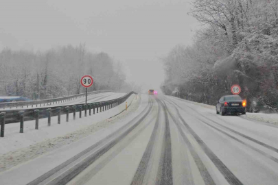 Zonguldak’ın yüksek kesimleri beyaza büründü!