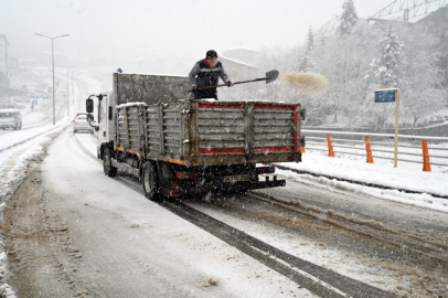 KDZ. EREĞLİ BELEDİYESİ KARLA MÜCADELEYİ KESİNTİSİZ SÜRDÜRÜYOR