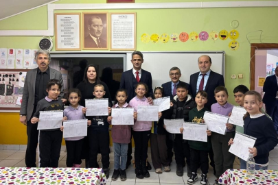 Kaymakam Kaya öğrencilerin karne sevincine ortak oldu!