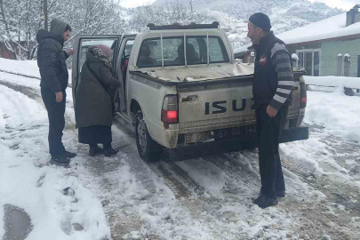 Kanser hastası kadına köy hizmetleri ekipleri yetişti