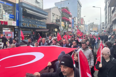 Zonguldak'ta 'Türk bayrağı' yürüyüşü! Gazipaşa Caddesi bayraklarla donatıldı!