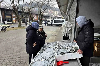 Balıkçılar yeni yerlerinde tezgah açtı!