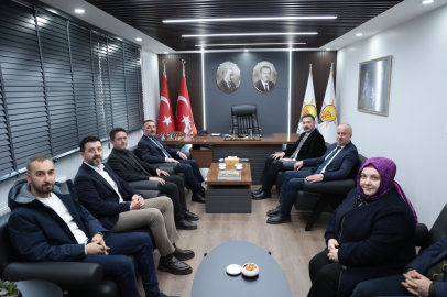 Vali Hacıbektaşoğlu AK Parti yeni hizmet binasında!