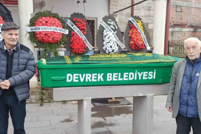 Emekli öğretmen son yolculuğuna dualarla uğurlandı!