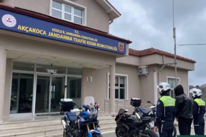 Motosikletli Sürücü Jandarma Çevirmesinden Kaçarak Sosyal Medyada Paylaşımda Bulundu