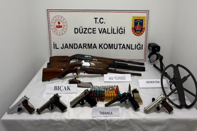 Evde yapılan aramada ruhsatsız silah ve tüfek ele geçirildi!