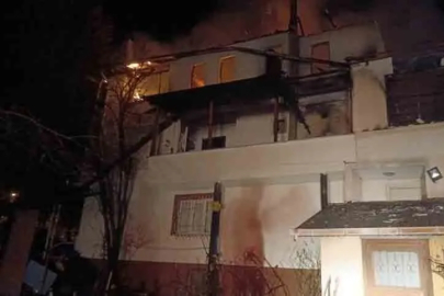 Alevler 3 katlı evi sardı, itfaiye müdahale etti!