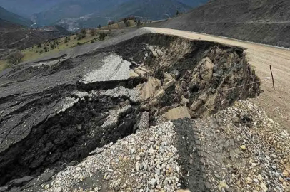 Şenler Köyü yolu heyelan nedeniyle ulaşıma kapatıldı